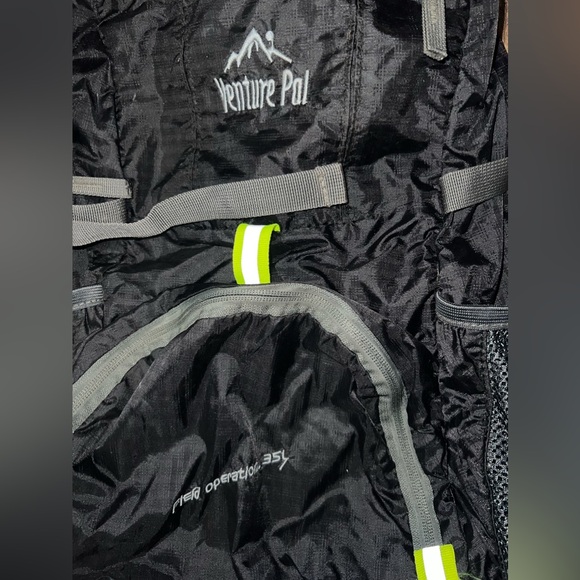 New venture pal backpack & vaktrax walk shoe covers size small - Picture 2 of 5